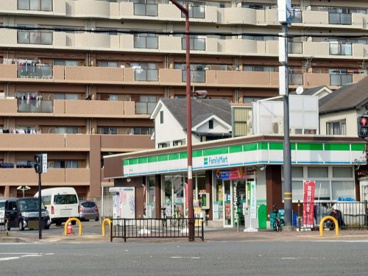 ファミリーマート 摂津三島店の画像1