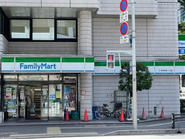ファミリーマート博多駅南1丁目店の画像1
