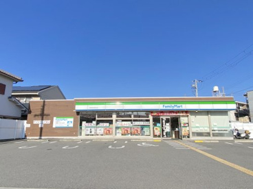 ファミリーマート JR東岸和田駅北店の画像1