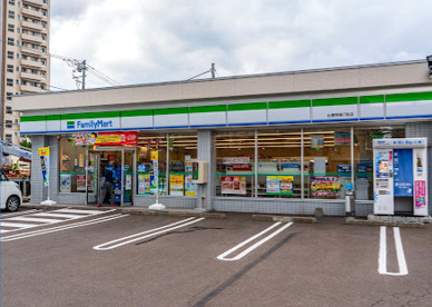 ファミリーマート 札幌発寒7条店の画像1