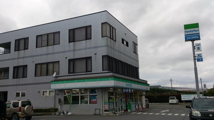 ファミリーマート 神川渡瀬店の画像1