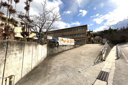 亀岡市立東輝中学校の画像2