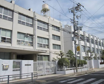 大阪市立加賀屋中学校の画像1