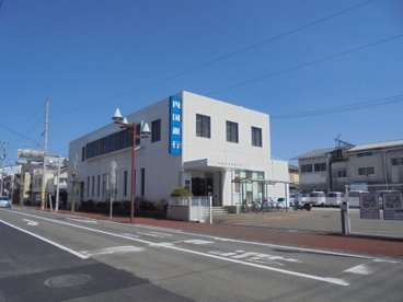 四国銀行 高岡支店の画像1