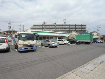 ファミリーマート 粕畠三丁目店の画像1