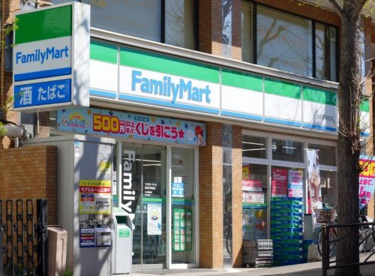 ファミリーマート 宮前平駅前店の画像1