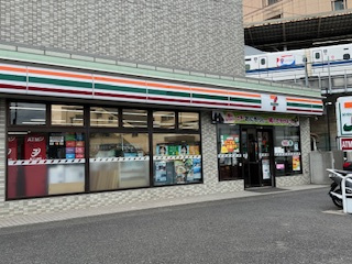 セブンイレブン新横浜駅南口店の画像1