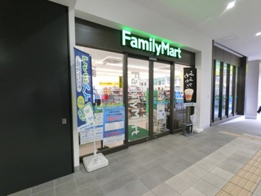 ファミリーマート千葉中央駅店の画像1