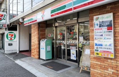 セブンイレブン 横浜岩井町店の画像1