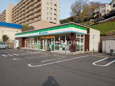ファミリーマート 鶴ヶ峰本町店の画像1