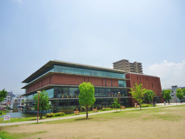福山市中央図書館の画像2