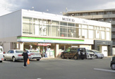 コンビニエンスストア ファミリーマート 宝塚栄町店