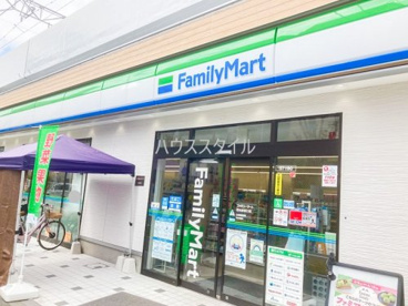 ファミリーマート 西台駅西口店の画像1