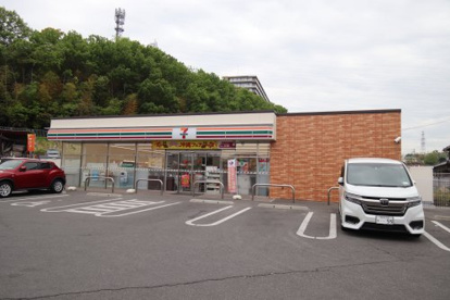セブンイレブン 和泉室堂町店の画像1