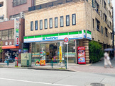 ファミリーマート 新大久保店