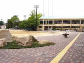 尼崎市立杭瀬小学校の画像1