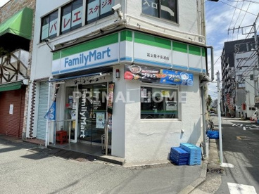 ファミリーマート 冨士屋子安通店の画像1