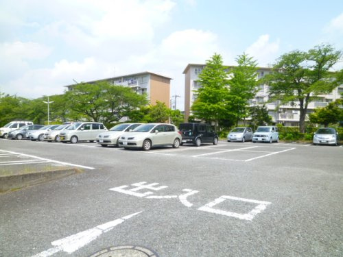 月額6,000円の敷地内平置駐車場