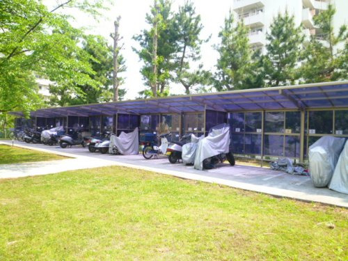 月額1000円の敷地内バイク置き場(250ccまで)