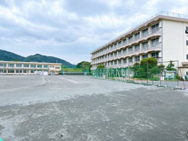 富士市立岩松中学校の画像1
