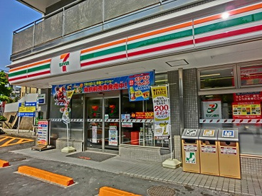 セブンイレブン横浜岸根公園の画像1