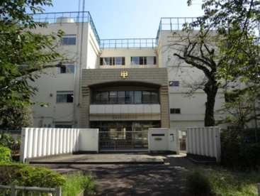 世田谷区立駒留中学校の画像1