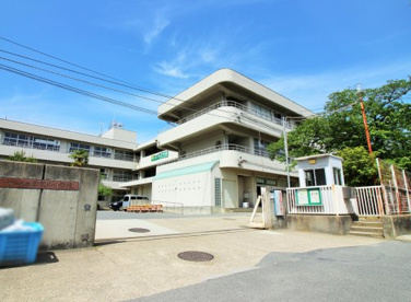 御蔵山小学校の画像1