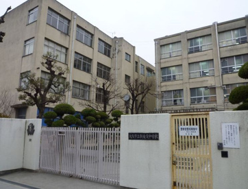 大阪市立新東淀中学校の画像1