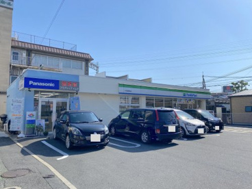 ファミリーマート 千代田駅前店の画像1