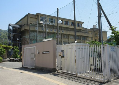 東大阪市立義務教育学校くすは縄手南校（後期課程）の画像1