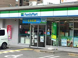 ファミリーマート 豊中少路店の画像1