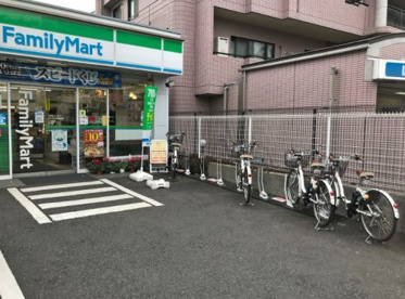 ファミリーマート 三ツ沢上町駅前店の画像1