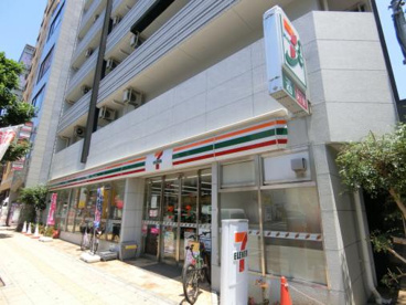 セブンイレブン 大阪日本橋駅東店の画像1