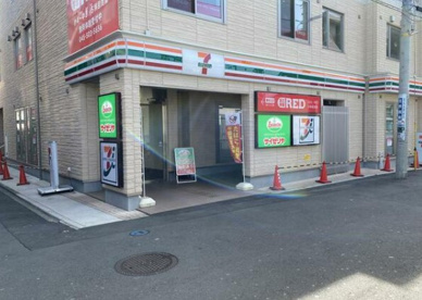 セブンイレブン 横浜京急生麦駅前店の画像1