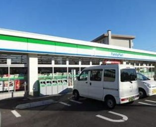 ファミリーマート 磯子滝頭三丁目店の画像1