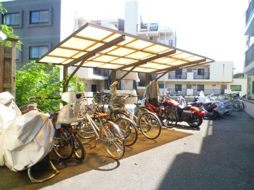 無料の敷地内自転車バイク置き場