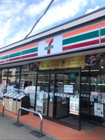 セブンイレブン 横浜別所南店の画像1