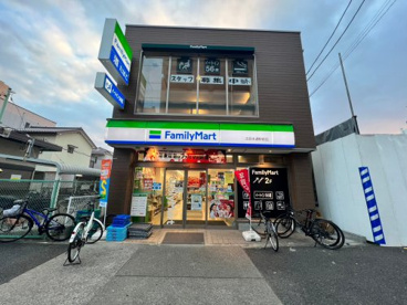 ファミリーマート 志賀本通駅前店の画像1
