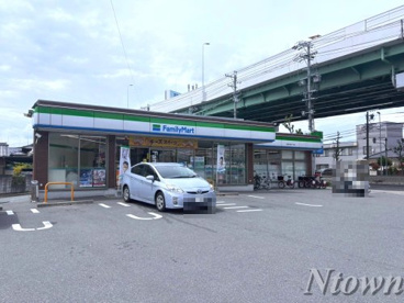 ファミリーマート 岩塚本通五丁目店の画像1
