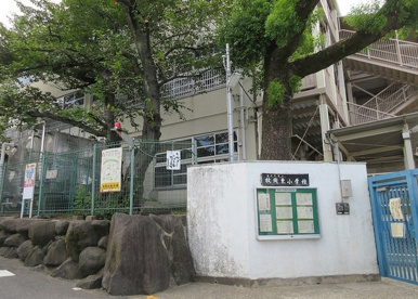 東大阪市枚岡東小学校の画像1