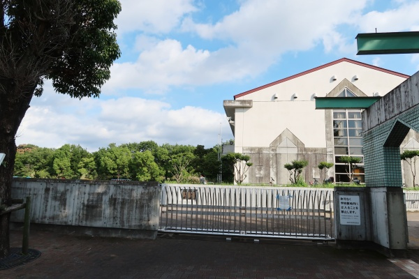 多摩市立諏訪小学校