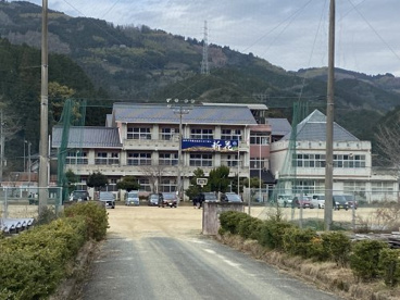 新谷中学校の画像1