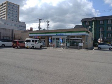 ファミリマート秋田中通六丁目店の画像1