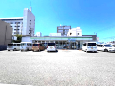 ファミリーマート 富田橋一丁目店の画像1