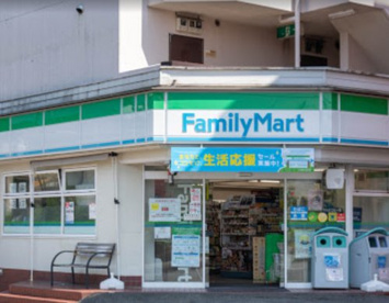 ファミリーマート 武蔵村山大南店の画像1