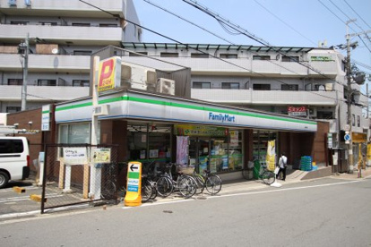 ファミリーマート萱島駅前店の画像1