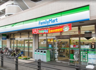 ファミリーマート 唐木田駅前店の画像1