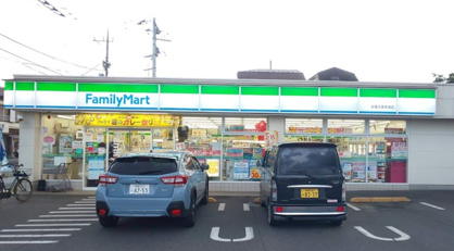ファミリーマート 紅葉丘南参道店の画像1
