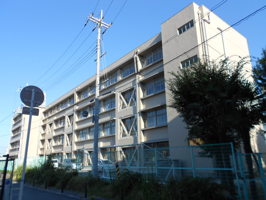 寝屋川市立第五中学校の画像