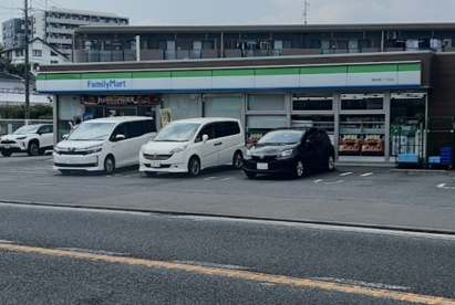 ファミリーマート 東有馬二丁目店の画像1